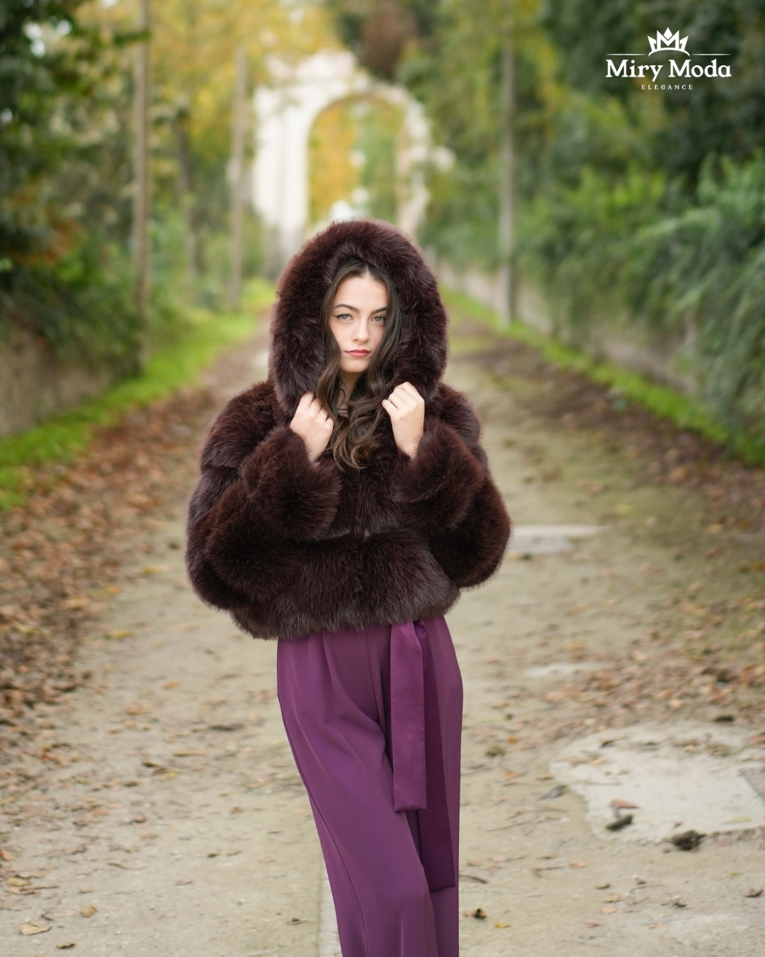 Pelliccia Ecologica con Cappuccio