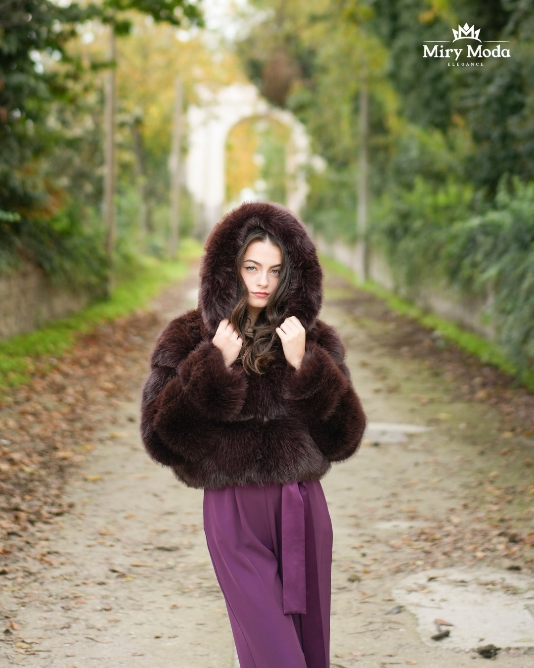 Pelliccia Ecologica con Cappuccio