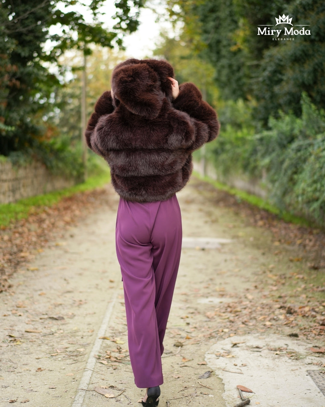 Pelliccia Ecologica con Cappuccio