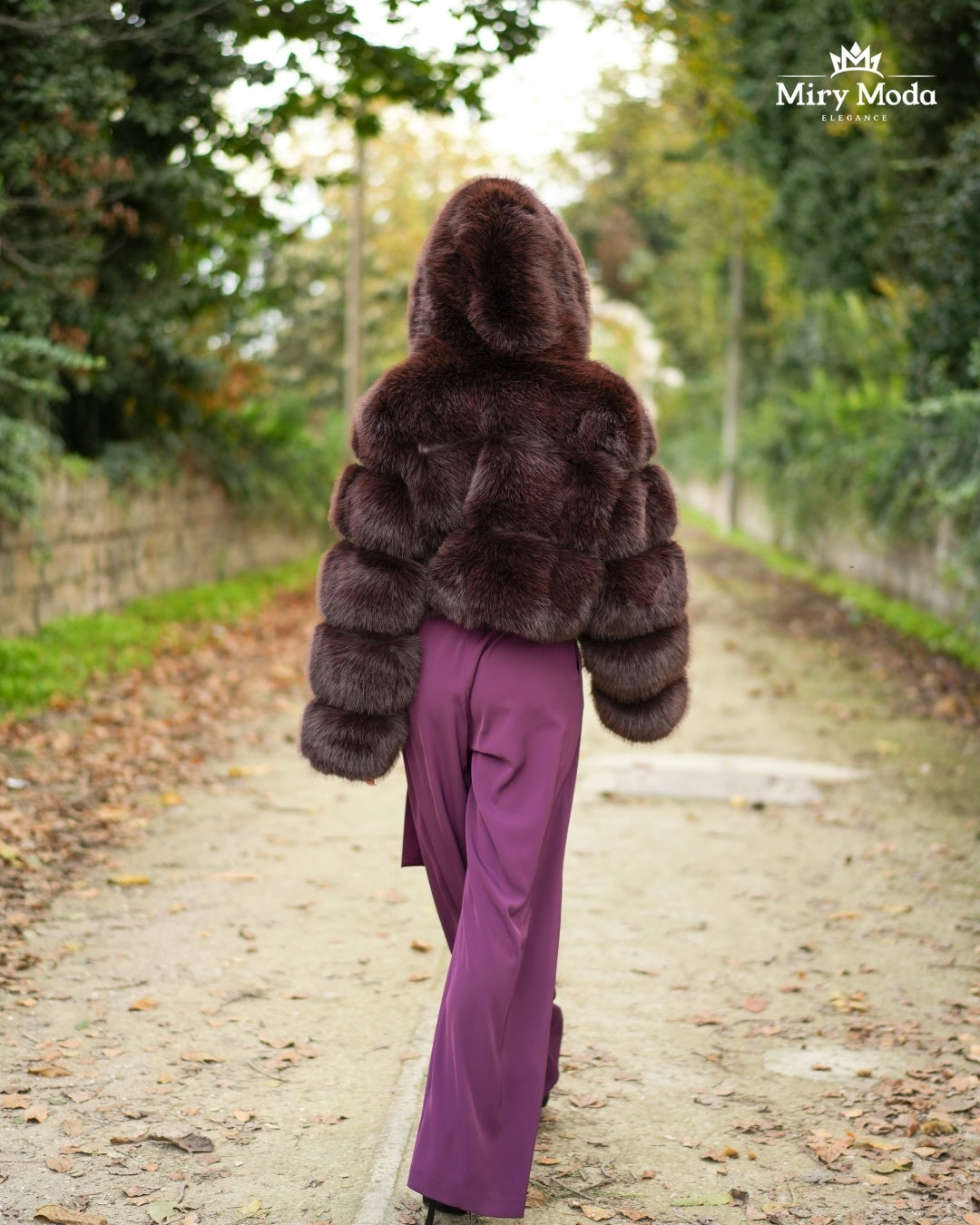 Pelliccia Ecologica con Cappuccio