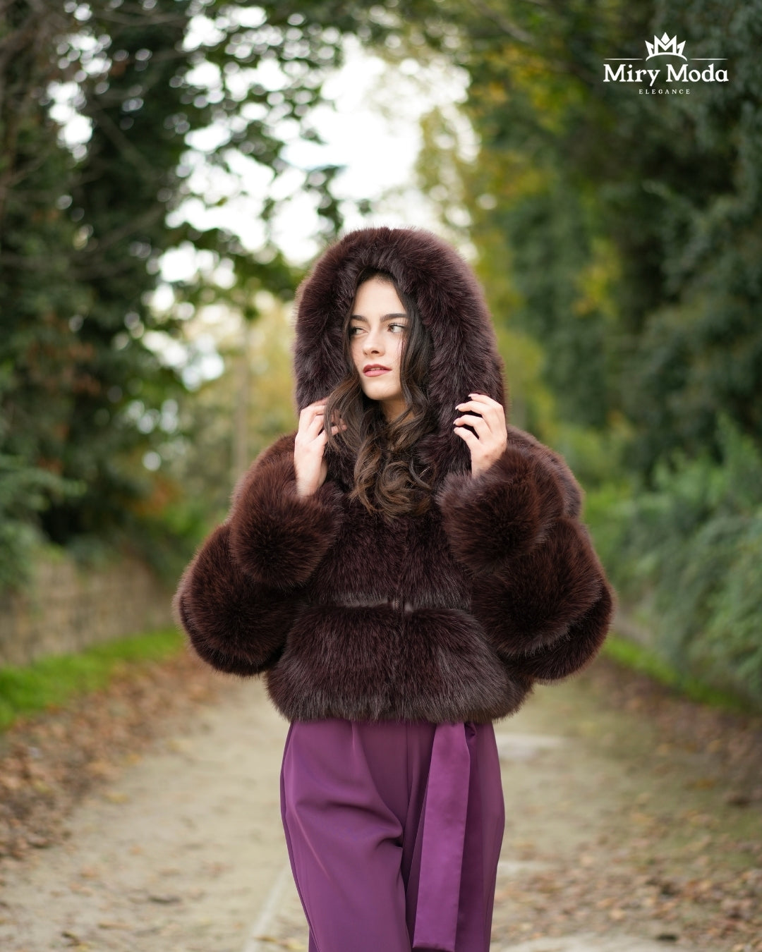 Pelliccia Ecologica con Cappuccio