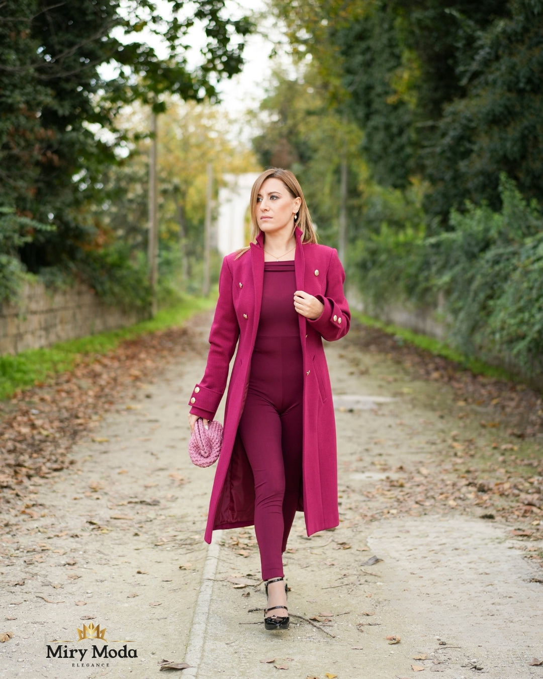 Cappotto Lungo con Bottoni Dorati