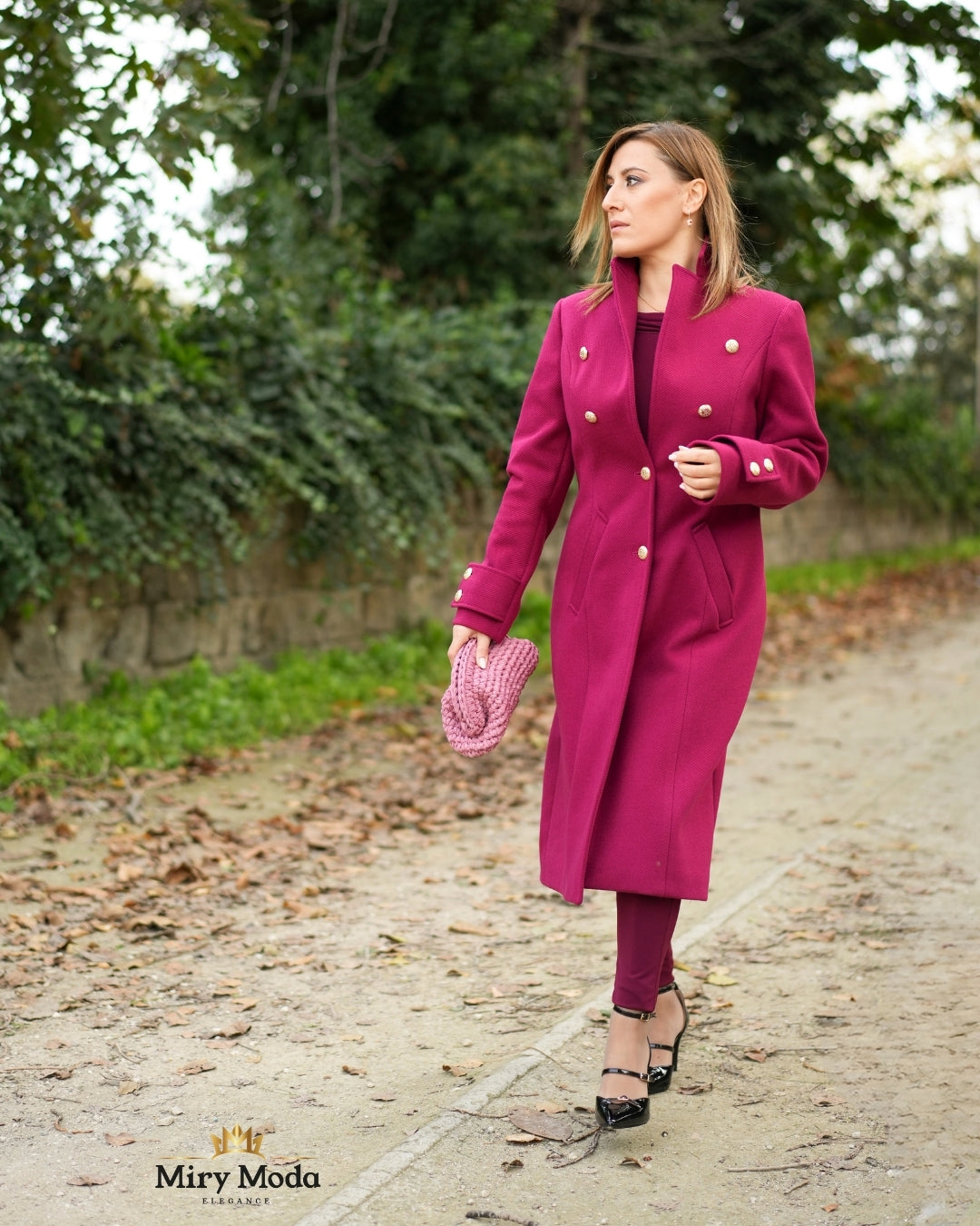 Cappotto Lungo con Bottoni Dorati