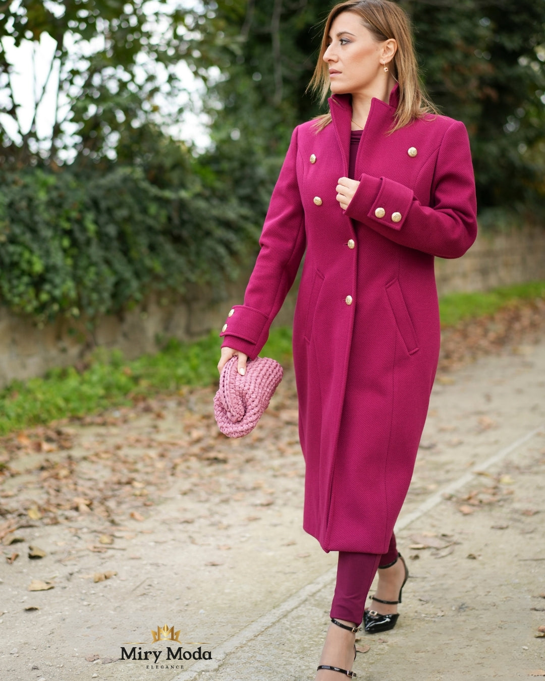 Cappotto Lungo con Bottoni Dorati