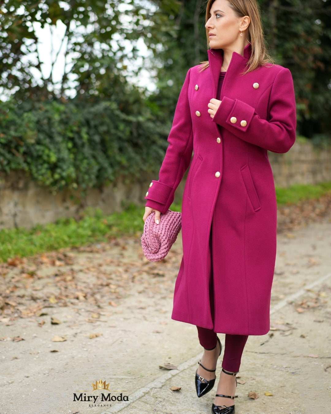 Cappotto Lungo con Bottoni Dorati