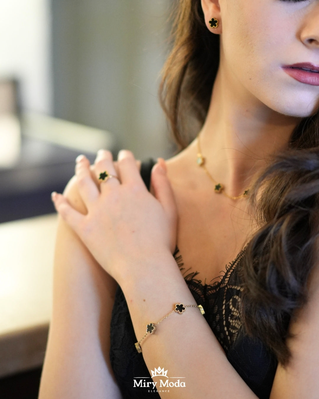 Anello Quadrifoglio Gold con Fiore Nero Regolabile