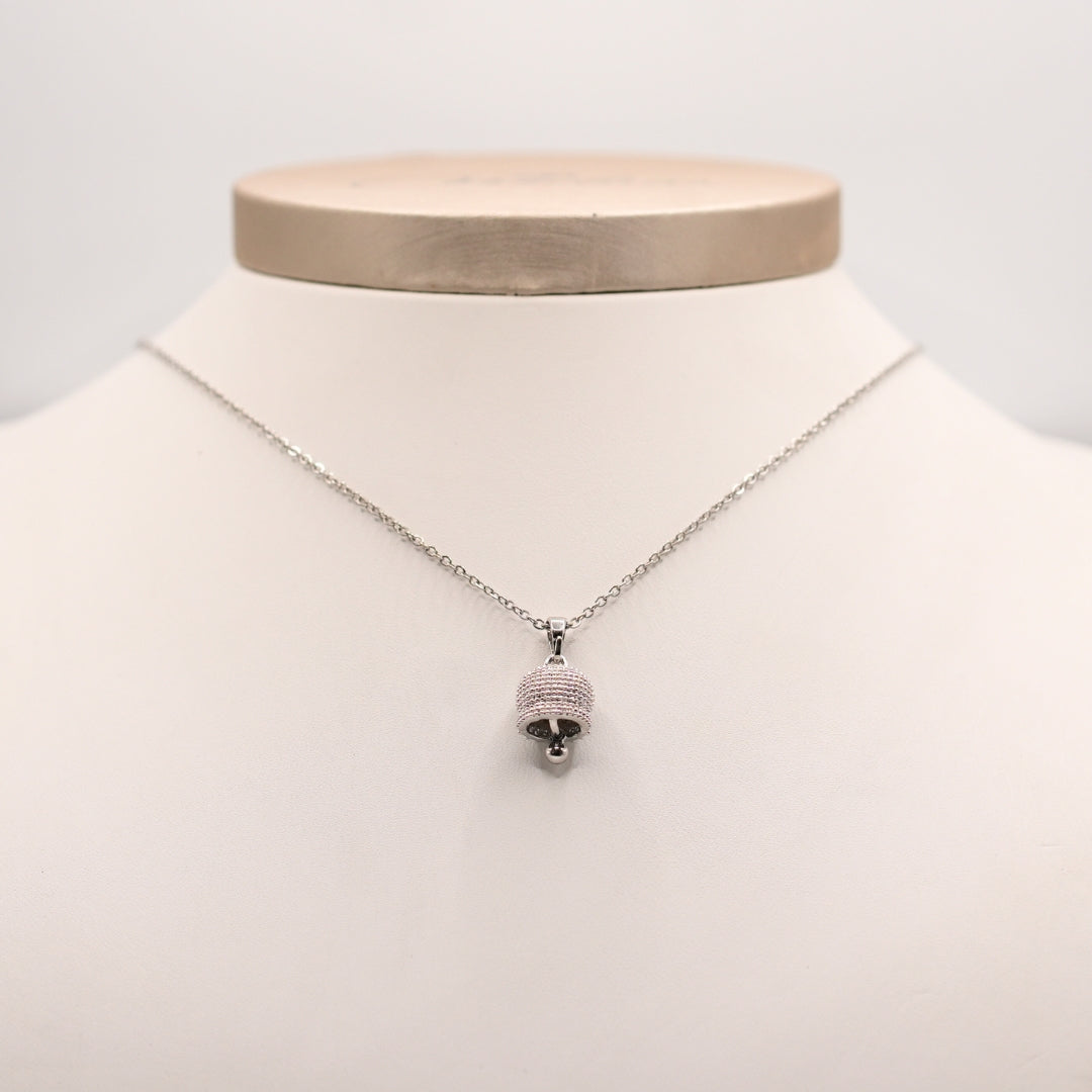 Set Campanelle Porta Fortuna Silver
Un set elegante composto da collana e orecchini a tema campanelle porta fortuna. Realizzato in colore argento, ideale per ogni occasione. Prezzo: 22,90€.