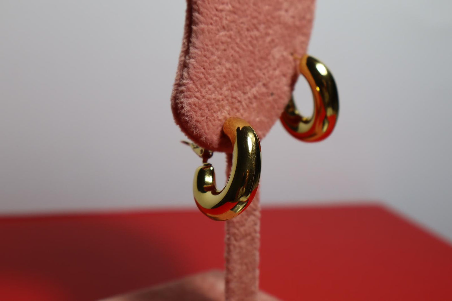 Orecchini a cerchio Bombati lucidi.