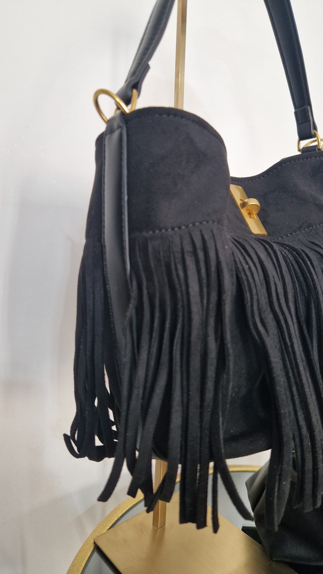 Borsa camoscio con frange.