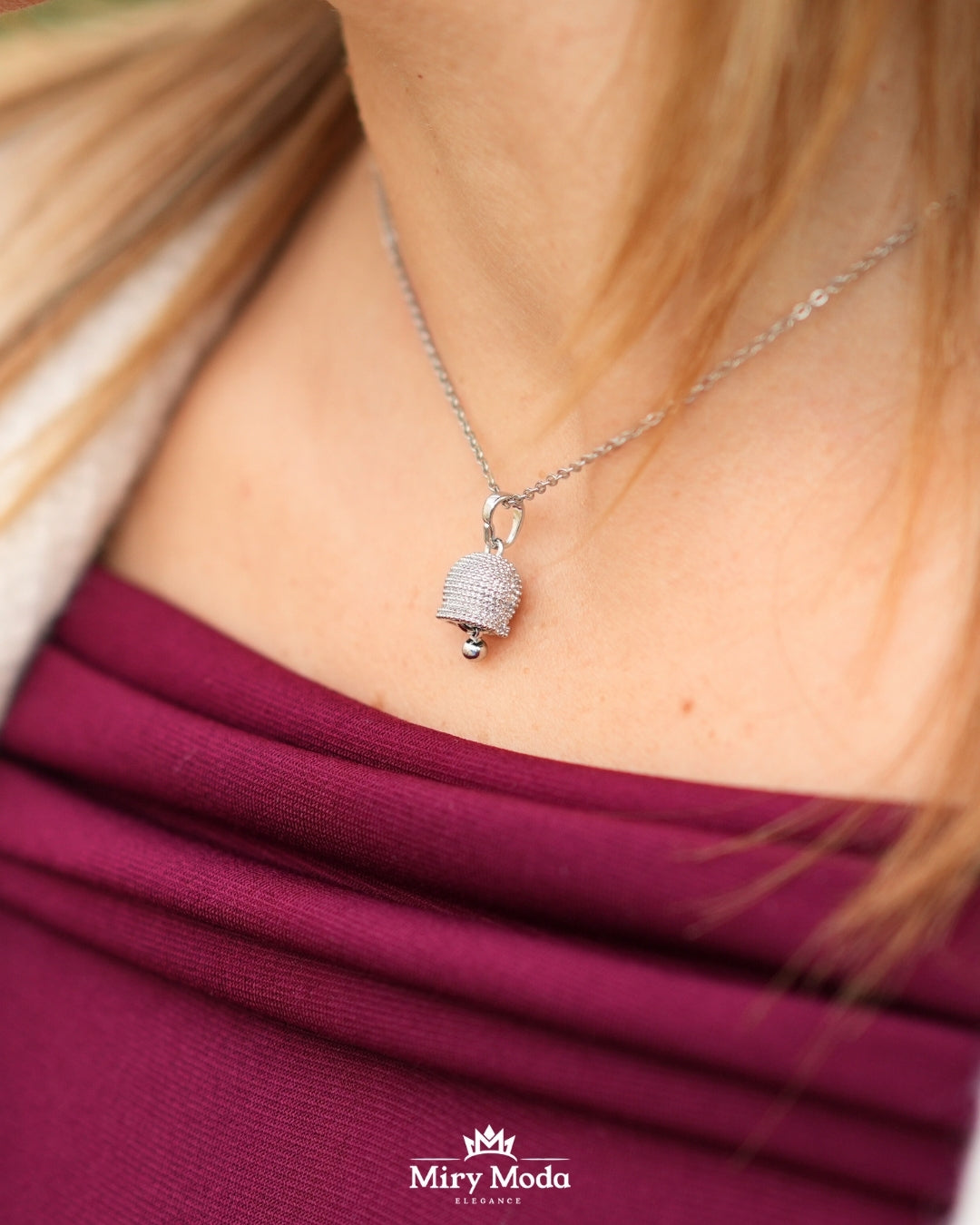 Set Campanelle Porta Fortuna Silver
Un set elegante composto da collana e orecchini a tema campanelle porta fortuna. Realizzato in colore argento, ideale per ogni occasione. Prezzo: 22,90€.