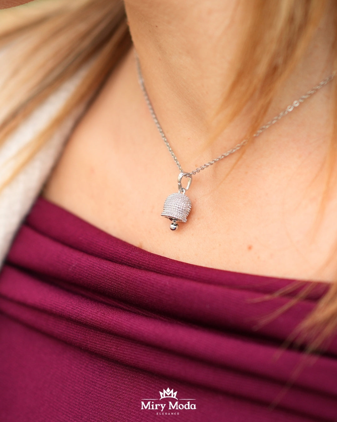 Set Campanelle Porta Fortuna Silver
Un set elegante composto da collana e orecchini a tema campanelle porta fortuna. Realizzato in colore argento, ideale per ogni occasione. Prezzo: 22,90€.